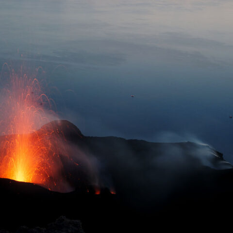 Trekking Eolie. Eruzione del vulcano di Stromboli