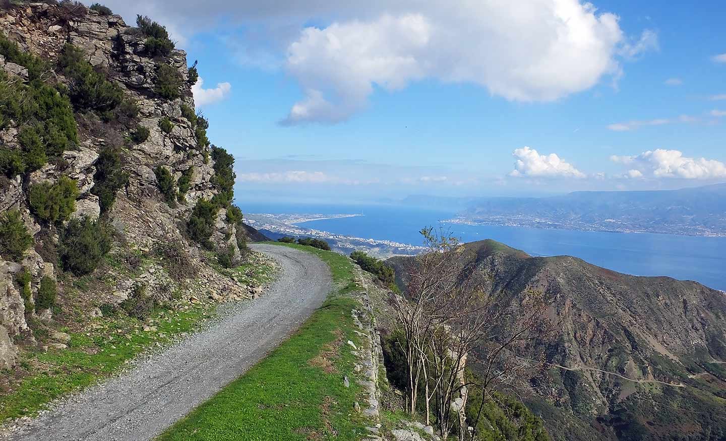 Escursione Peloritani - vista sullo stretto di Messina