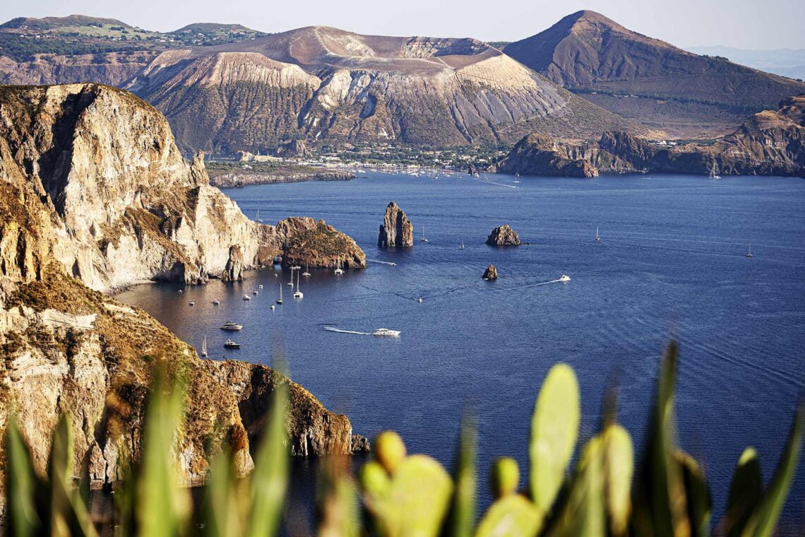 Trekking in the Aeolian Islands: the 5 paths not to be missed