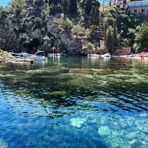 Tour privato in barca a Taormina con aperitivo