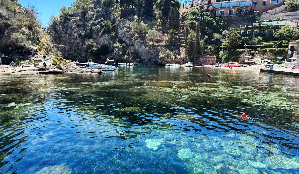 Tour privato in barca a Taormina con aperitivo