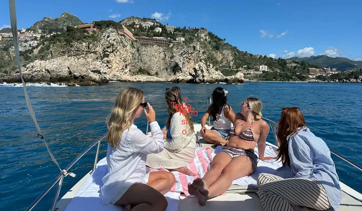 Tour in barca a Taormina con snorkeling