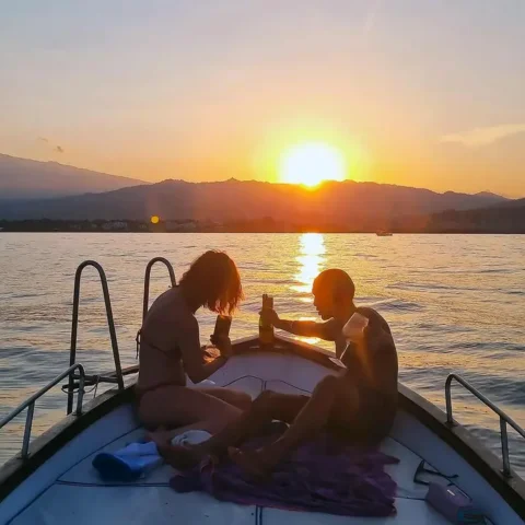 Tour privato al tramonto a Taormina in barca